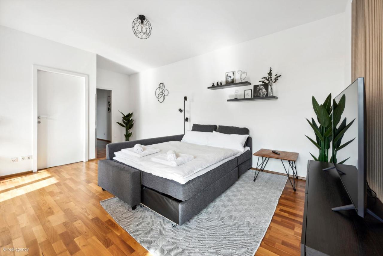 Bernhards Apartment Stadthalle - Klima & Terrasse เวียนนา ภายนอก รูปภาพ