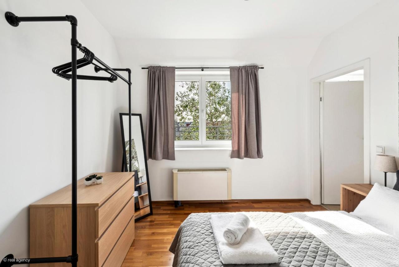 Bernhards Apartment Stadthalle - Klima & Terrasse เวียนนา ภายนอก รูปภาพ